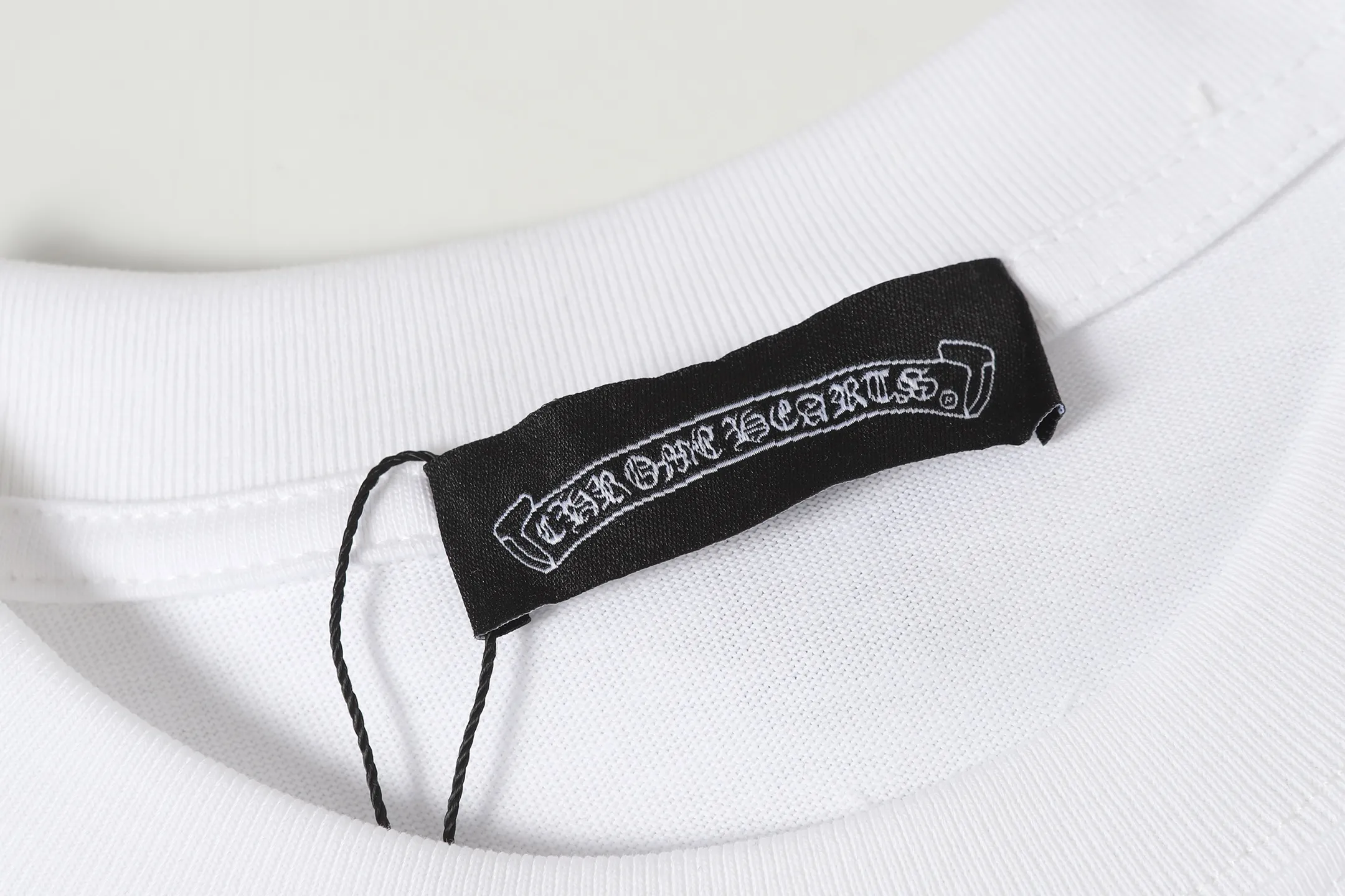 P150 💰 Actual pictures [High-end quality] Code: 8915# Color: Black White Size: S to XXL 2026ss Internet celebrity cross 🔥New Chrome Hearts 320g customized fabric Chrome heart round neck short sleeves 🔥Cross burnt appliqué embroidered men and women loose version